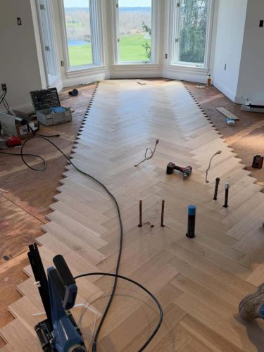 White oak rift and quarter sawn solid herringbone from @hickmanwoods. Stained @bonapro.us natu 1